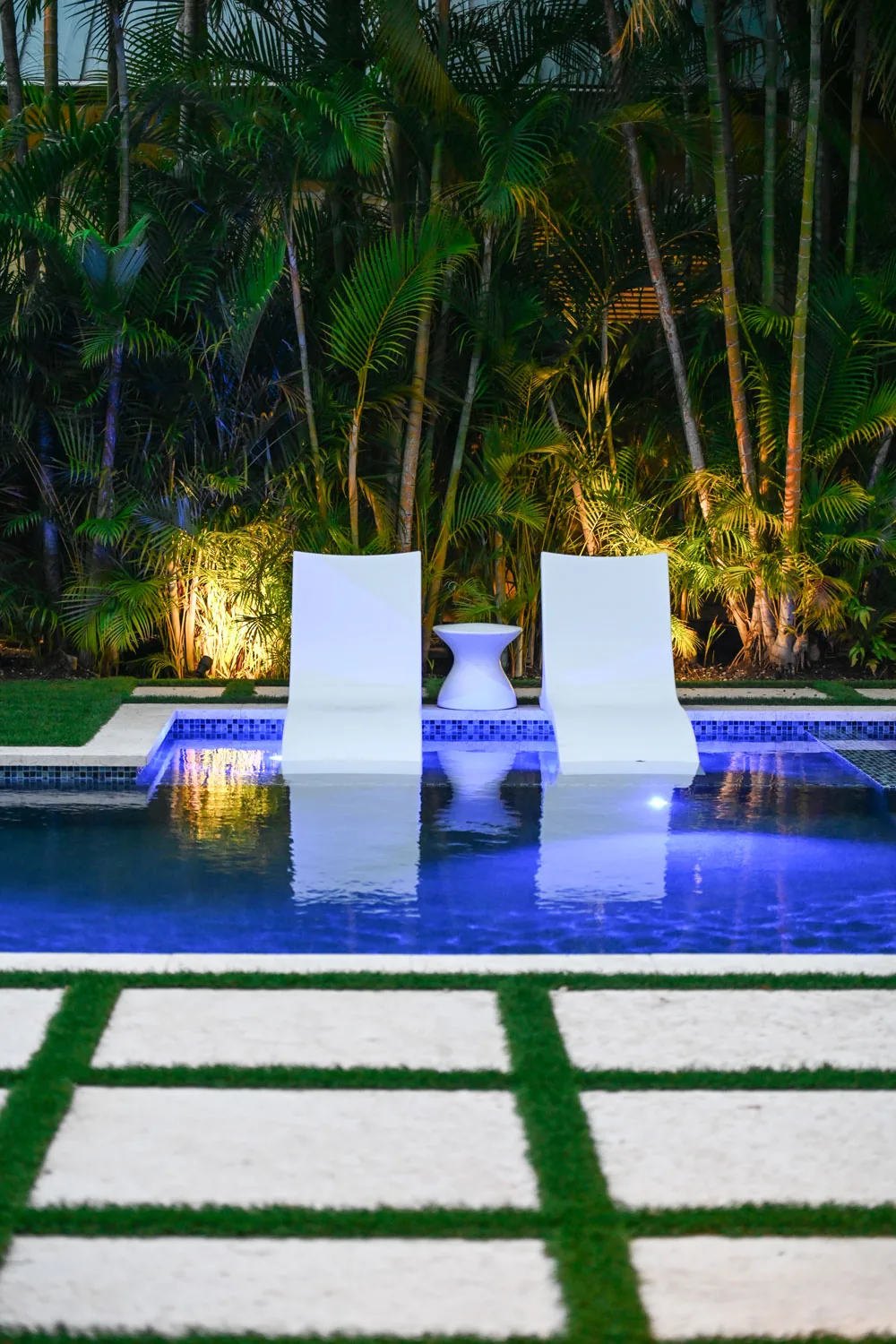 Residential pool lighting and water feature